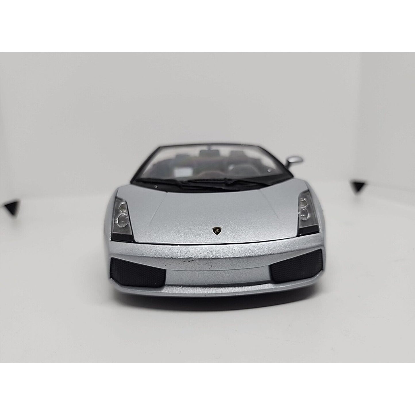 Maisto 1/18 Scale Diecast 31136 - Lamborghini Gallardo Spyder - Silver