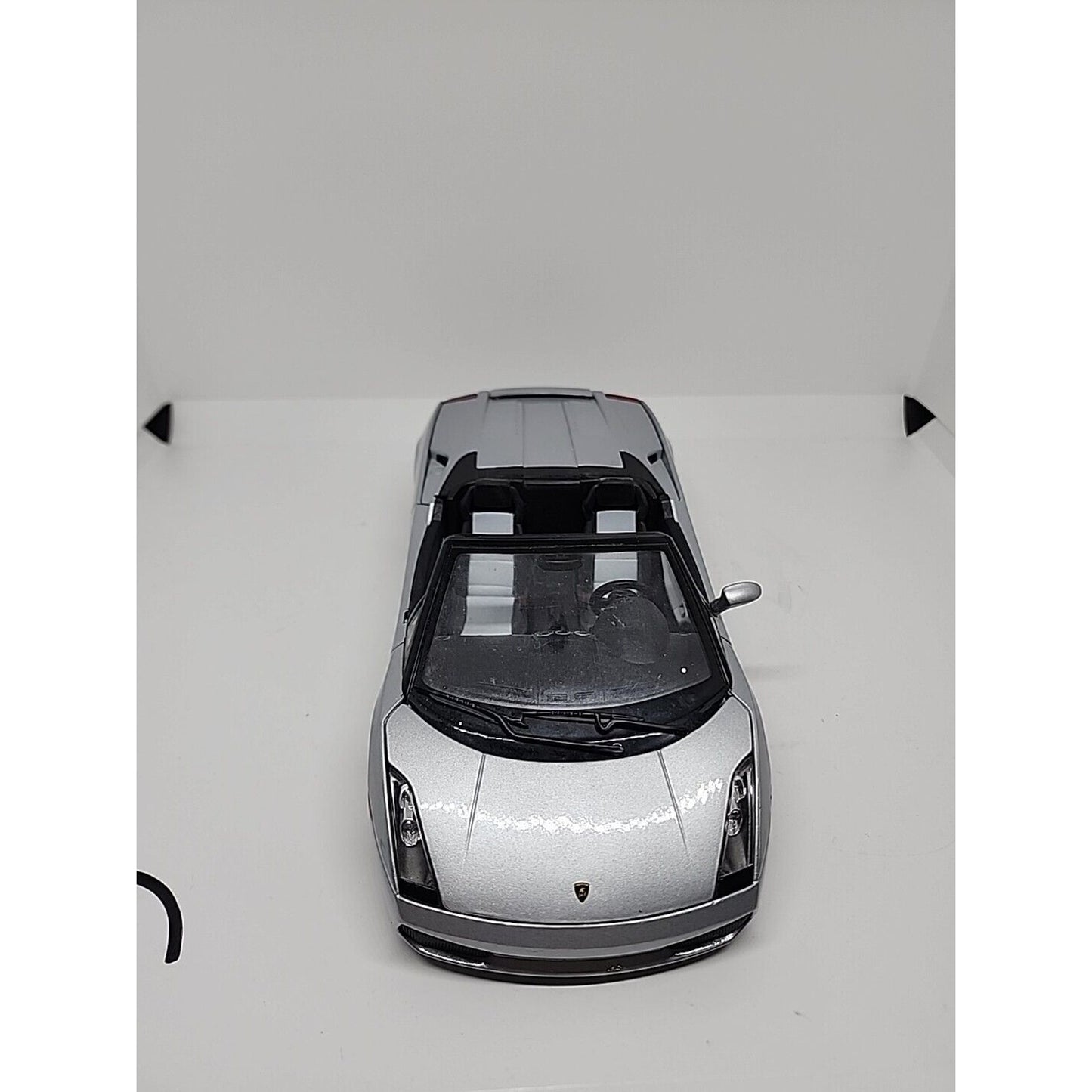 Maisto 1/18 Scale Diecast 31136 - Lamborghini Gallardo Spyder - Silver