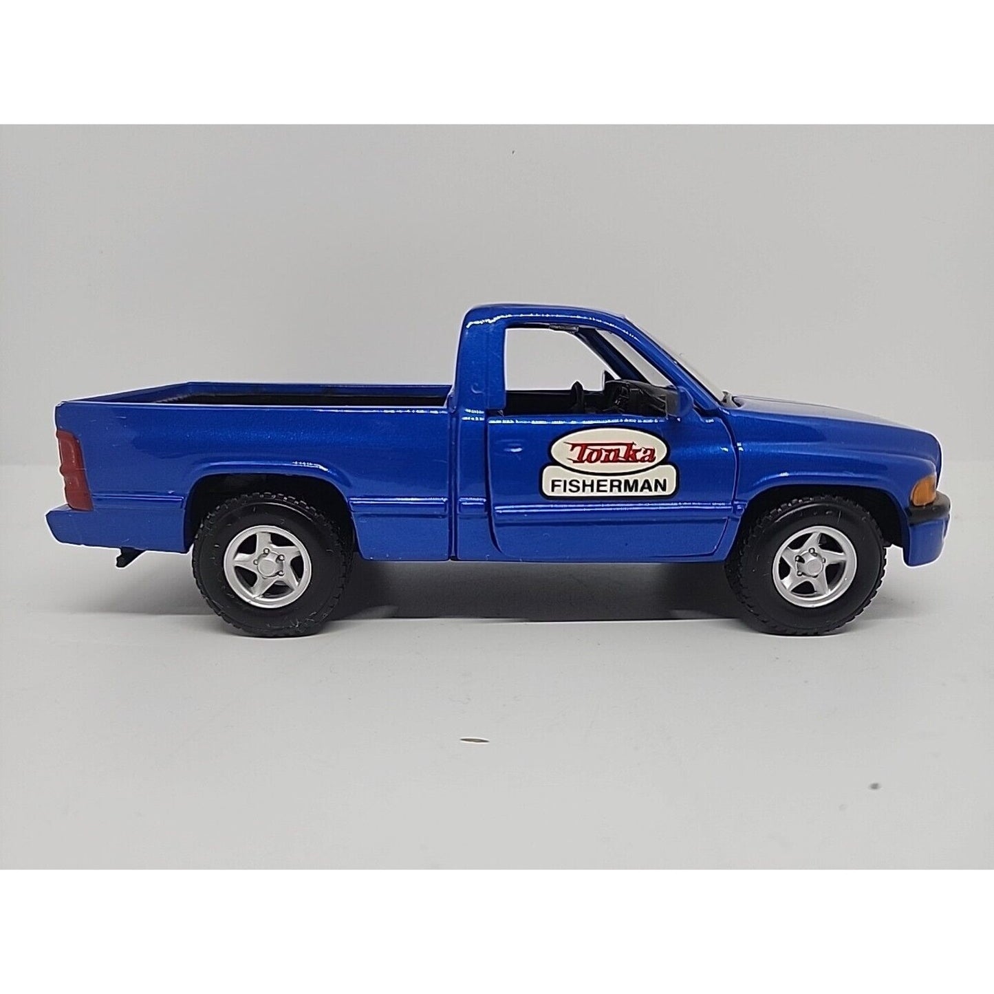 Tonka Dodge Ram Pickup Blue Fisherman 1:24 RARE Maisto